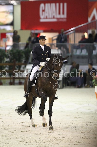 LAUGKS_MEGGLE\'S WELTTALL_MILANO_2011_SS3_9937.jpg